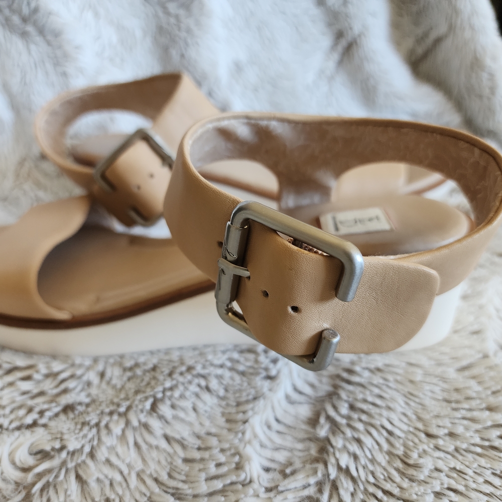 Ellen Degeneres Tan Sandals with Adjustable Straps - Picture 3 of 6